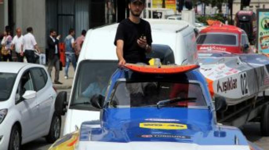 &Ouml;nce Karada Gezdiler