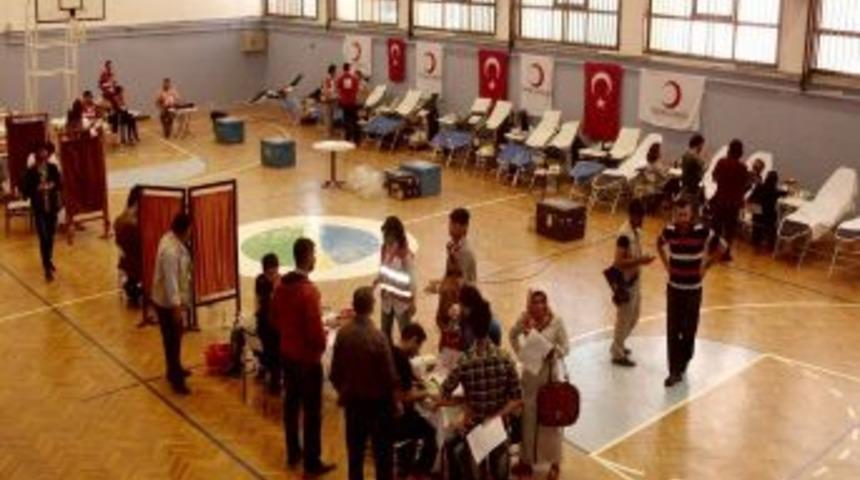 Ae&uuml;'de Bin Kan Bağışı Kampanyası