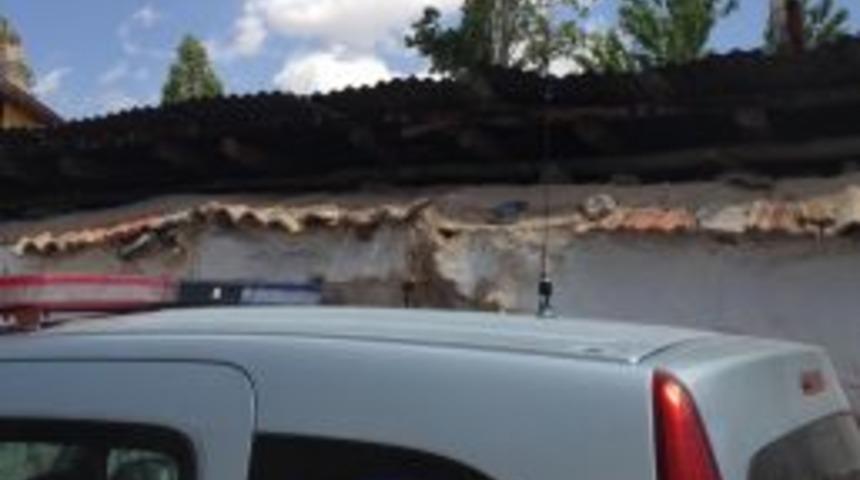 Ağa&ccedil;tan D&uuml;şen Yaşlı Adam &Ouml;ld&uuml;