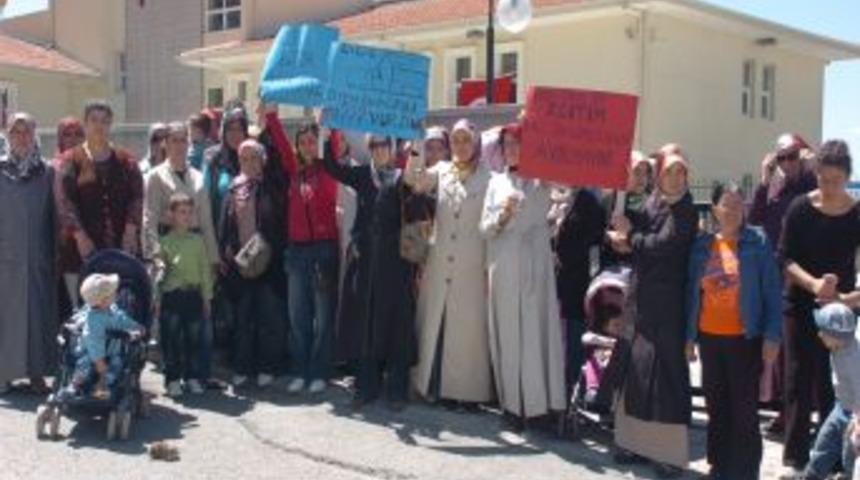 &Ccedil;ocuklarını Uzak Okula G&ouml;ndermek Istemeyen Veliler Ikili Eğitim Istedi