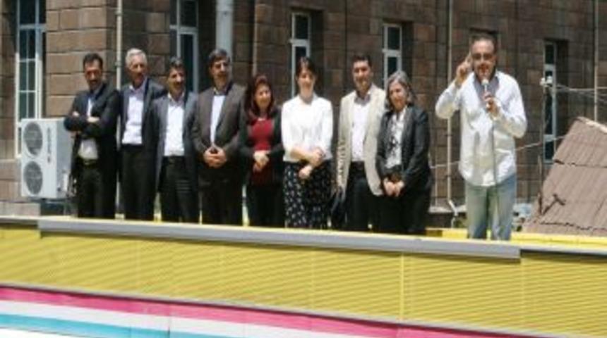 Bdp'li Sakık'ın Gazetecileri Polis Gibi G&ouml;stermesi Tepki &Ccedil;ekti