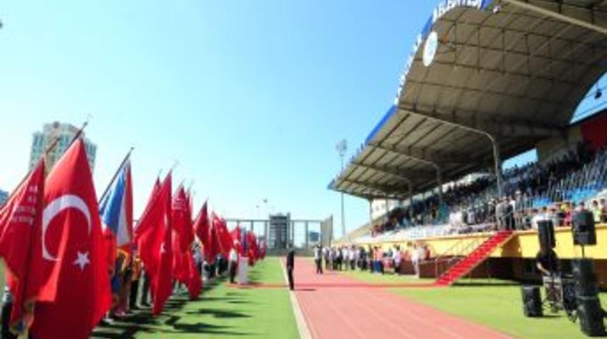 Spor Şenliklerine 10 Bin &Ouml;ğrenci, 5 Bin &Ouml;ğretmen Katıldı