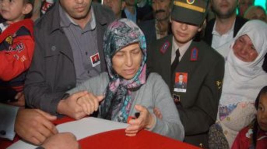 Şehit Teğmen Ahmet Tarım Babaevine Getirildi