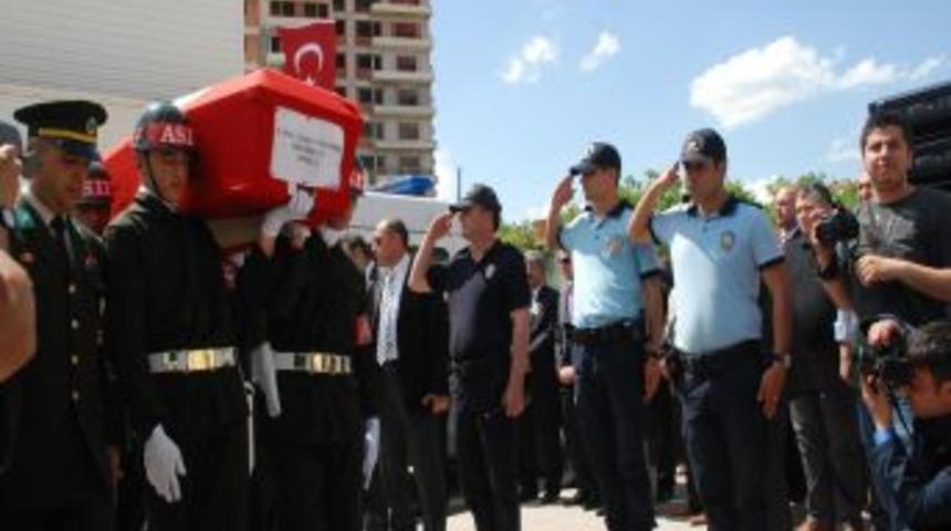 Şehit Binbaşı Erhan Dikmen Son Yolculuğuna Uğurlandı