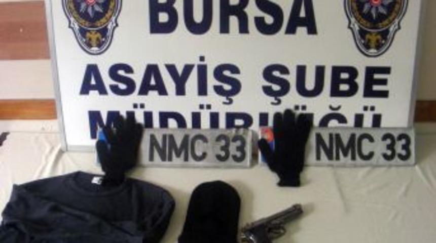 Kredi &Ccedil;ektiği Bankayı Soymaya Kalktı, Kar Maskesini Erken Takınca Yakalandı