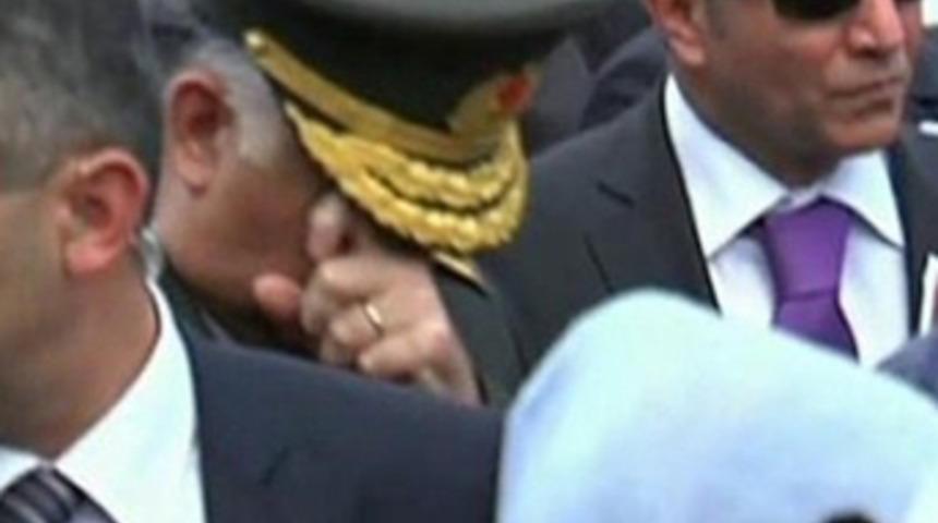 Genelkurmay Başkanı g&ouml;zyaşlarını tutamadı