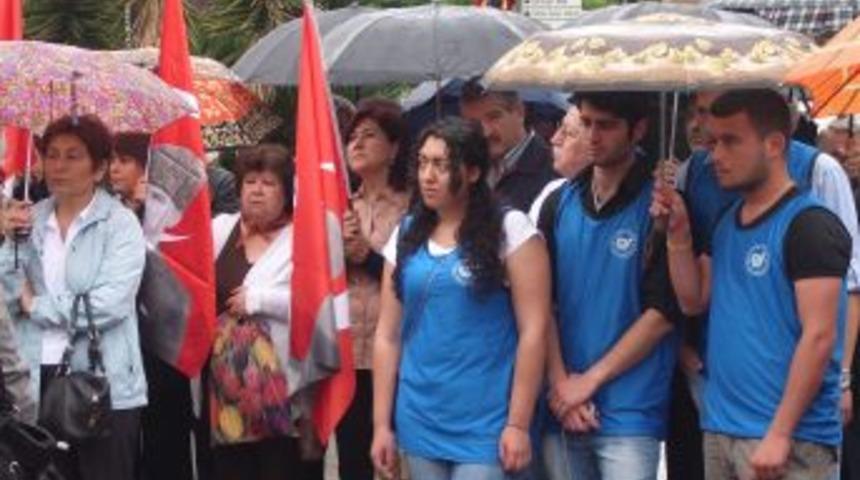 S&ouml;ke'de Sivil Toplum &Ouml;rg&uuml;tleri Ata'ya  Saygı &Ccedil;elengi Sundu