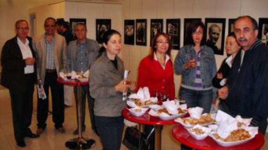 S&ouml;ke'de Atat&uuml;rk Resimleri Sergisi A&ccedil;ıldı