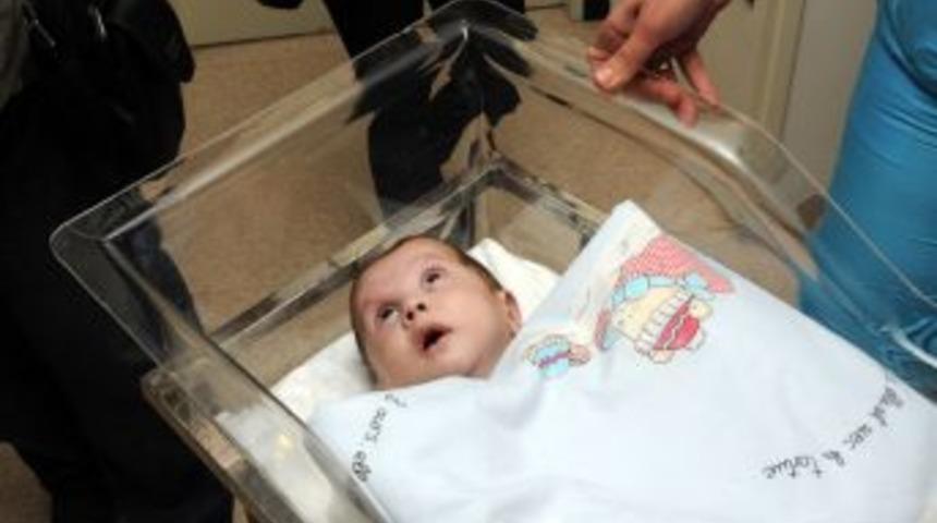 Minik Emrullah'a Beş Ayda &Uuml;&ccedil; Ameliyat