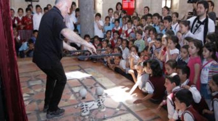 Amerika'nın &Uuml;nl&uuml; Kukla Sanat&ccedil;ıları Gaziantep'te Sahne Aldı