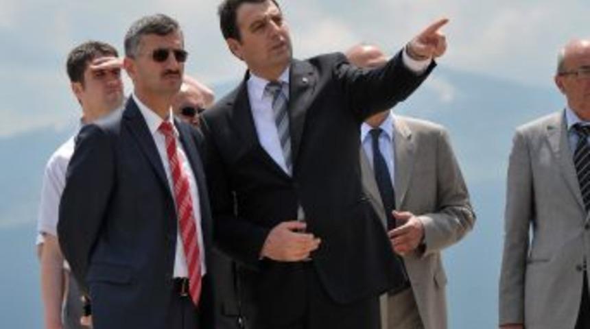 Vali Bektaş, Havaalanında İncelemelerde Bulundu