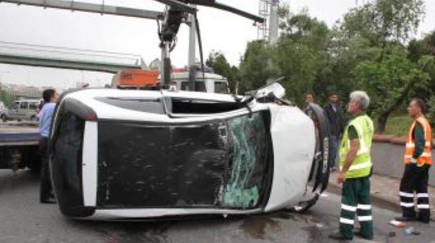 Direksiyon Hakimiyetini Kaybeden S&uuml;r&uuml;c&uuml; Takla Attı