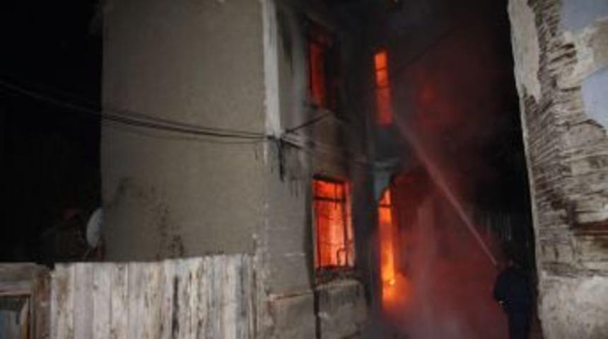 Boz&uuml;y&uuml;k'te Korkutan Yangın