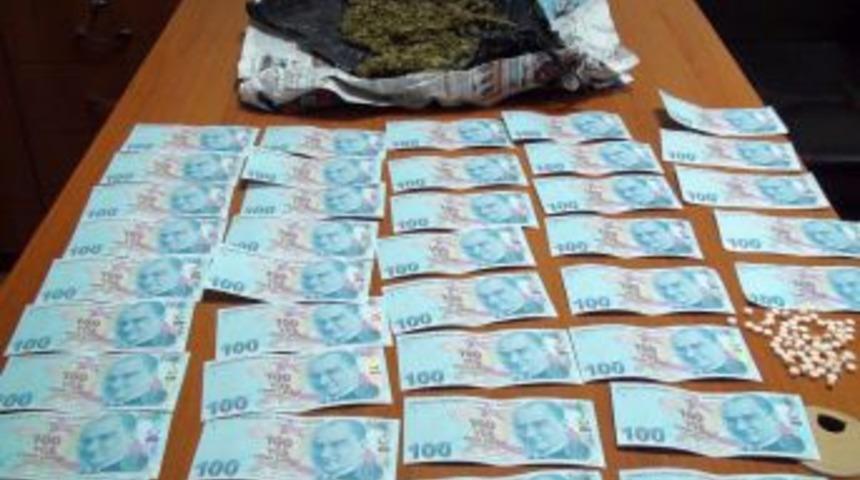 Uyuşturucu Tacirleri Otogarda Yakalandı