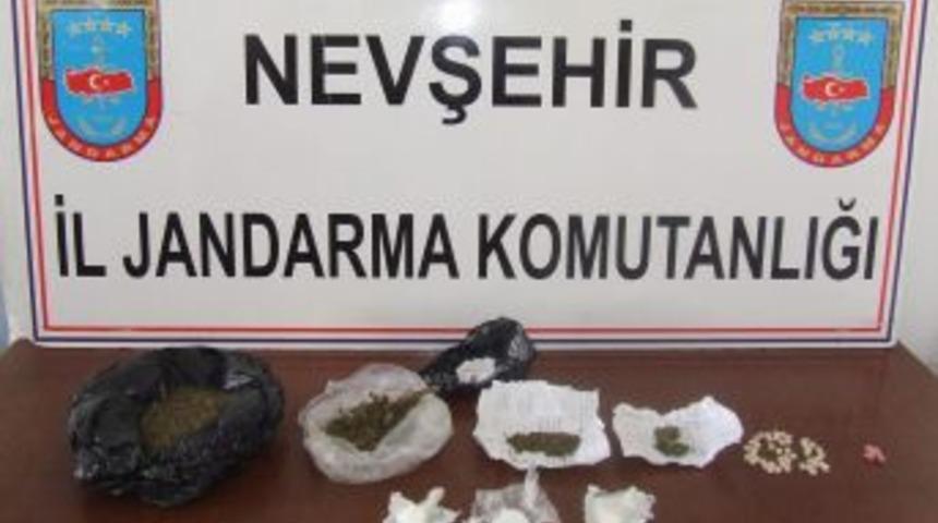 Jandarma Eroin, Esrar Ve Uyuşturucu Hap Ele Ge&ccedil;irdi