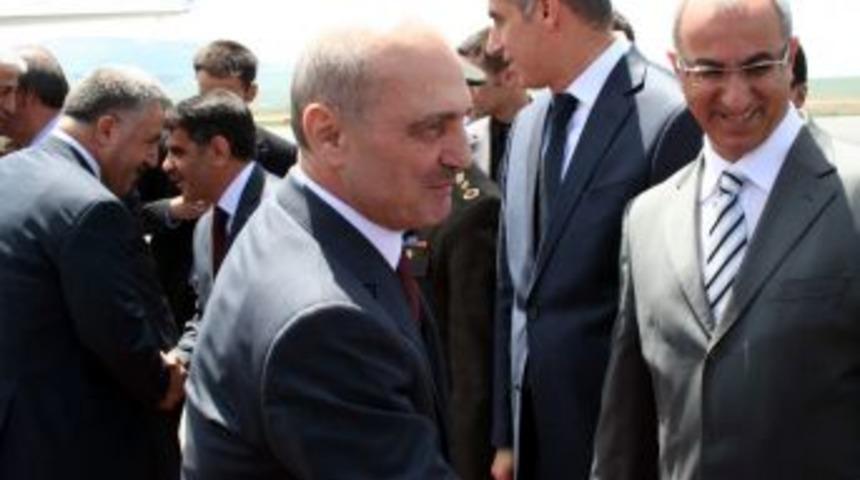 &Ccedil;evre Ve Şehircilik Bakanı Kars'ta