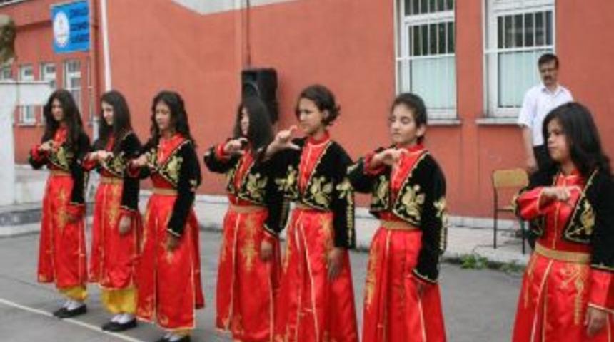 İşitme Engelli &Ouml;ğrenciler H&uuml;nerlerini Sergiledi