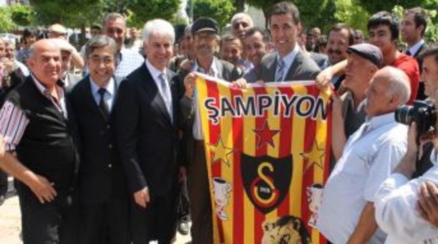 Hakan Ş&uuml;k&uuml;r&rsquo;e Sevgi Seli