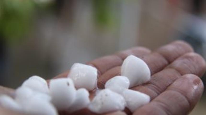 Polatlı'da Misket B&uuml;y&uuml;kl&uuml;ğ&uuml;nde Dolu