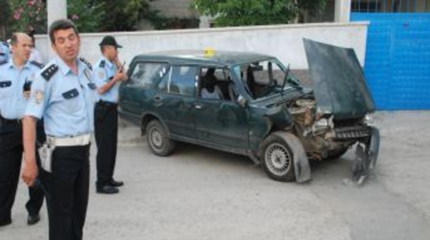 M&uuml;şterinin Arabası Ile Avludaki &Ccedil;ocukları Ezdi: 1 &Ouml;l&uuml;, 3 Yaralı