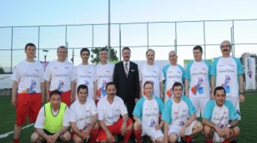 Medya Futbol Turnuvası'nın A&ccedil;ılış Ma&ccedil;ında Basın Siyaseti 3-2 Yendi