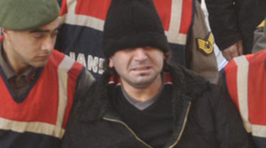 Eşiyle ilişki yaşayan komşusunu bı&ccedil;akladı