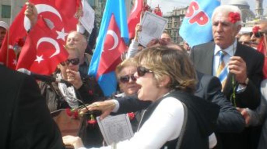 Taksim&rsquo;deki 19 Mayıs Kutlamalarında &lsquo;saygı Duruşu&rsquo; Krizi