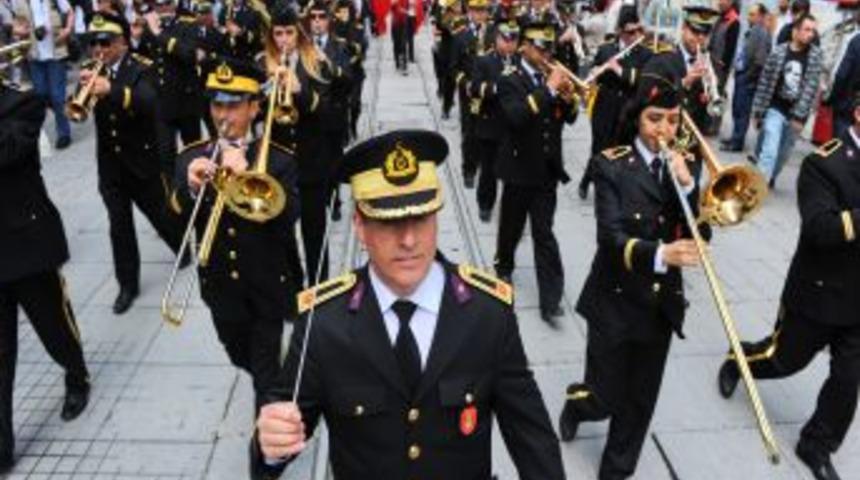 Taksim&rsquo;de 19 Mayıs Coşkusu