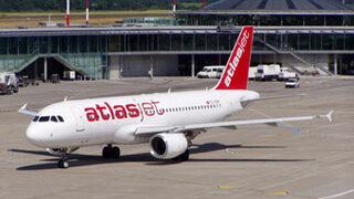 Atlasjet uçağına yıldırım düştü