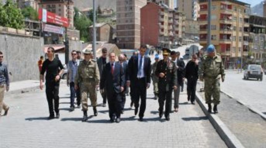 Hakkari Vekili &Ouml;nder Bozkurt, Yaralı Iş&ccedil;ileri Ziyaret Etti