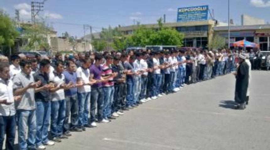 Kınalı Kuzular Dualarla Uğurlandı