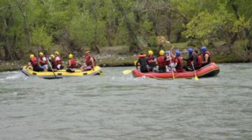 Tunceli&rsquo;de 19 Mayıs Rafting Keyfi