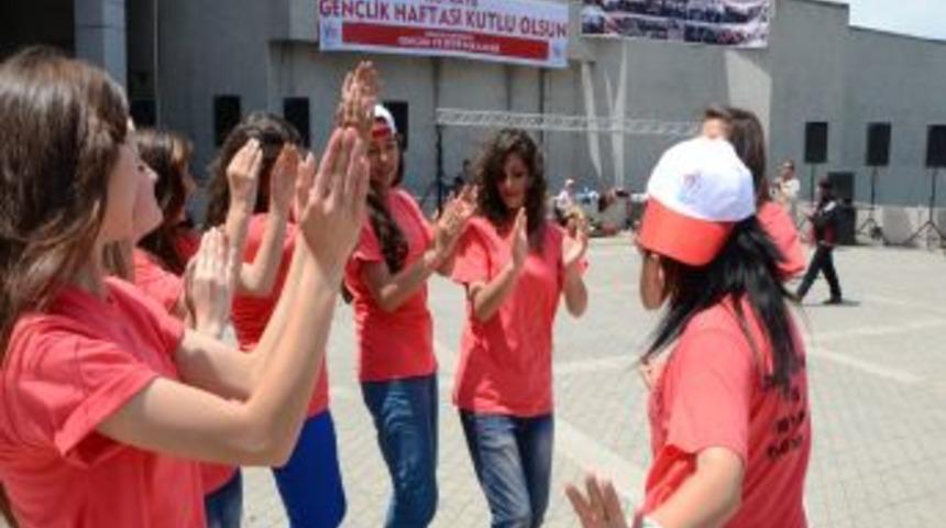 Zonguldaklı Gen&ccedil;ler, Bayramın Tadını Oynayarak &Ccedil;ıkardı