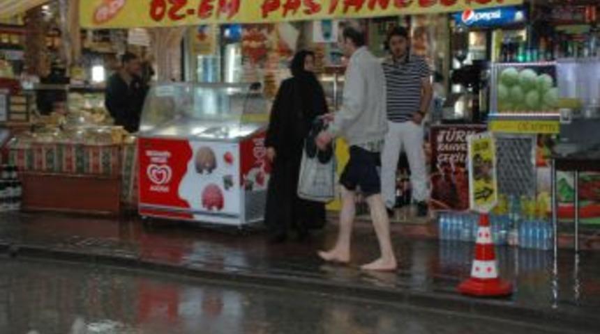 Kocaeli&rsquo;nde Sağanak Yağış Hayatı Olumsuz Etkiledi