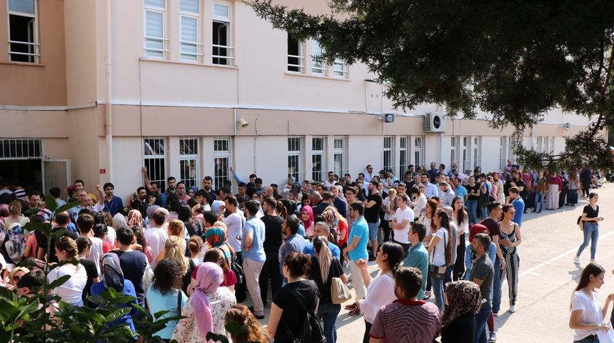 Zabıt katibi adayları, 'klavye' sınavında yarıştı