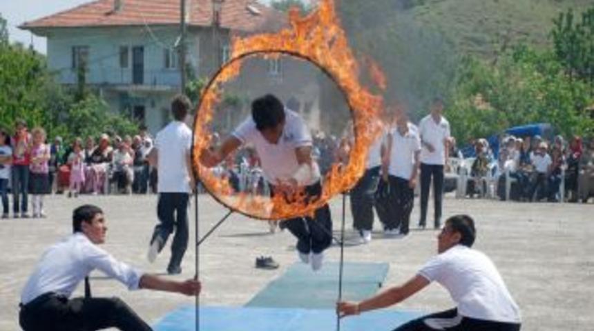 19 Mayıs Aydıncık'ta Coşkuyla Kutlandı
