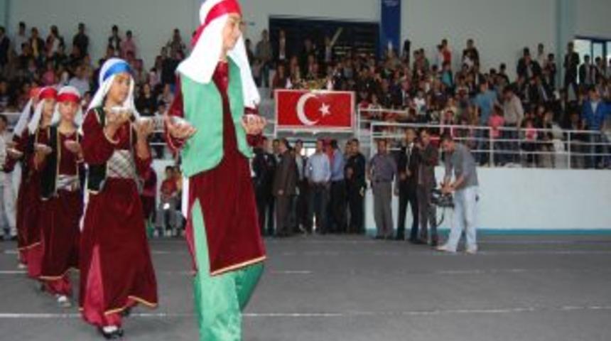 Tatvan, 19 Mayıs Gen&ccedil;lik Ve Spor Bayramı'nı Salonda Kutladı