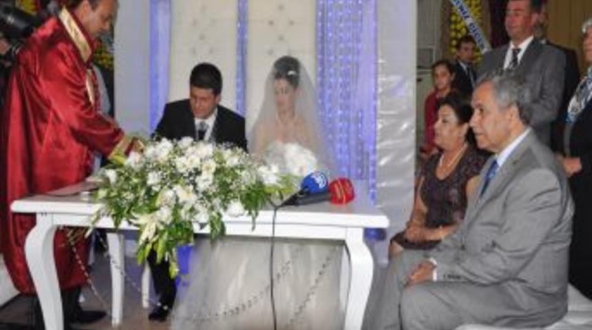 Başbakan Yardımcı Arın&ccedil;, Nikah Şahidi Oldu