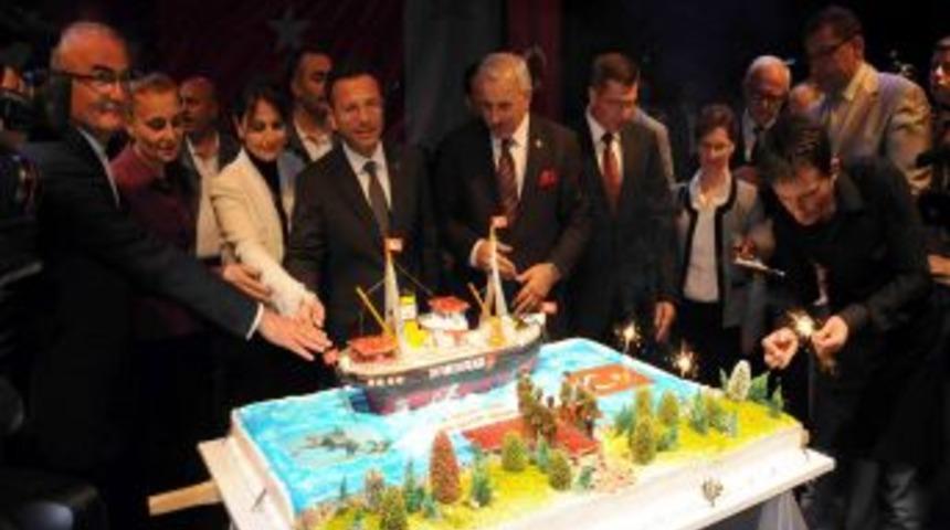 Atat&uuml;rk'&uuml;n Doğum G&uuml;n&uuml; Pastası Kesildi