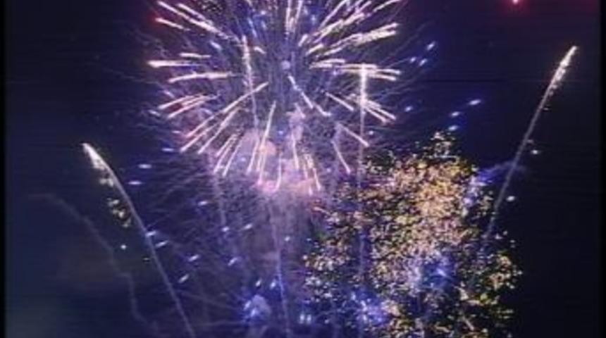 Caddebostan Sahilinde Havai Fişek G&ouml;sterisi