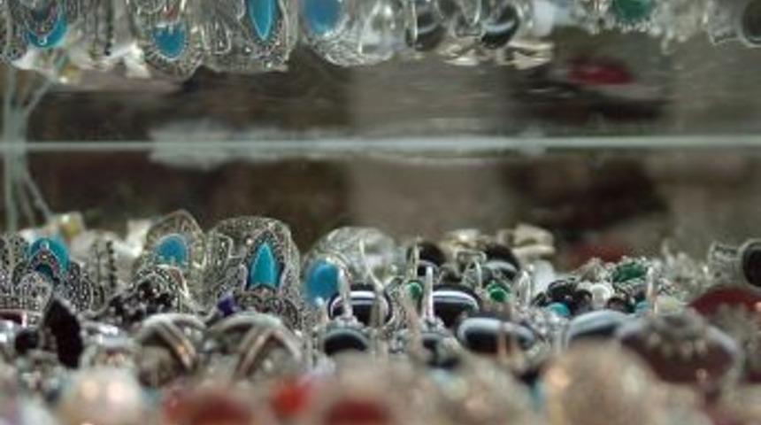 &Ccedil;ivi Verip 512 Gram G&uuml;m&uuml;ş Aldılar