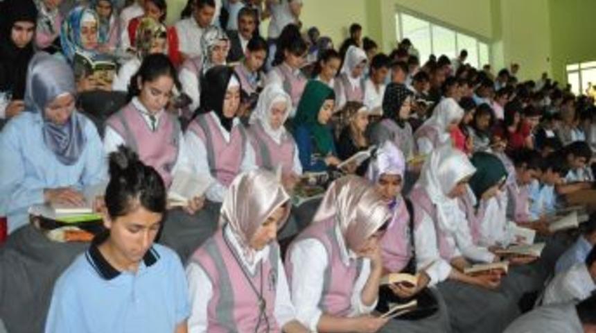 "Bir Sevdadır Okumak" Sloganı Ile 10 Bin Kitap Dağıtıldı