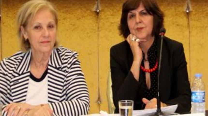 &Ccedil;&ouml;laşan: Samsun'daki 19 Mayıs Kutlamasında Gen&ccedil;lere Pa&ccedil;avra Yığını Giydirildi