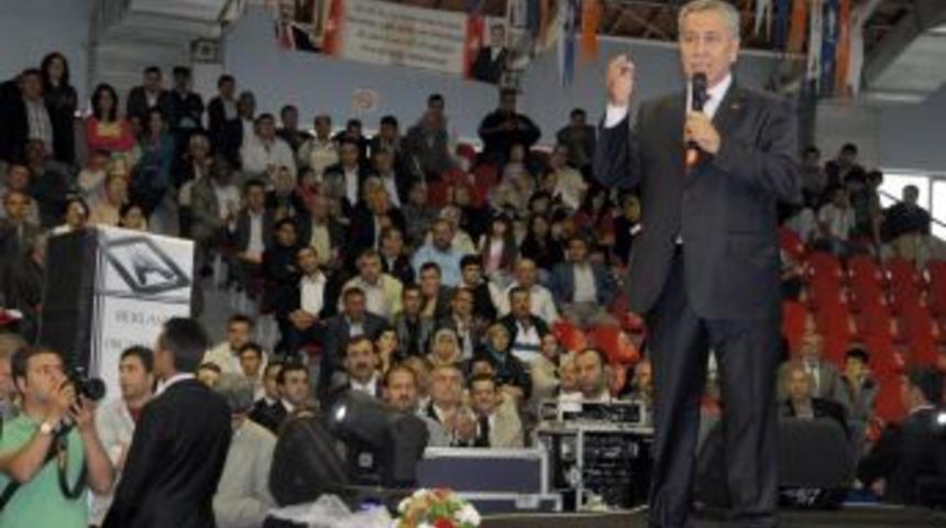 Arın&ccedil;: &Uuml;lk&uuml;c&uuml;l&uuml;ğ&uuml;n &Uuml;&rsquo;s&uuml;n&uuml;n Yanından Ge&ccedil;meyenlerin Siyaset Yapmasına &Uuml;z&uuml;l&uuml;yorum