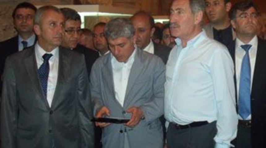 Side M&uuml;zesi&rsquo;ne Bakan G&uuml;nay'dan ziyaret