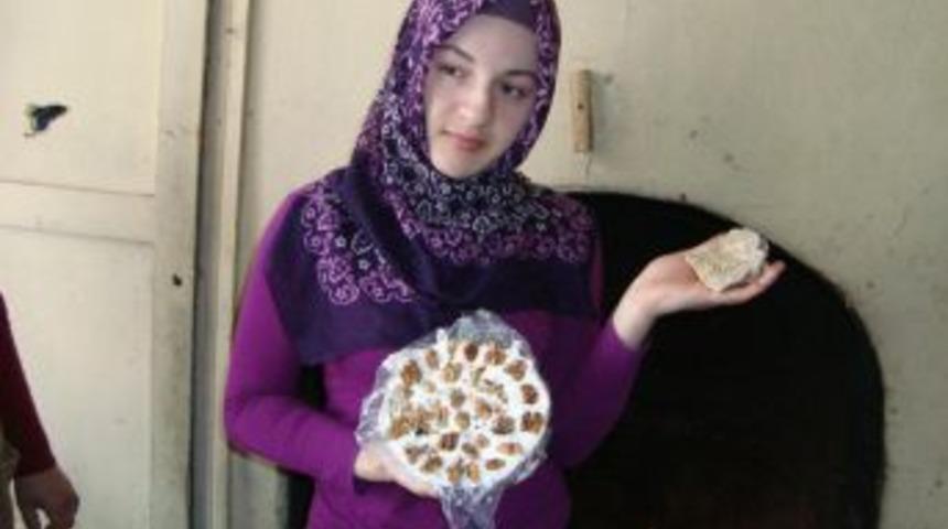 Ailecek Cevizli K&uuml;t&uuml;k Helva Yapıyorlar