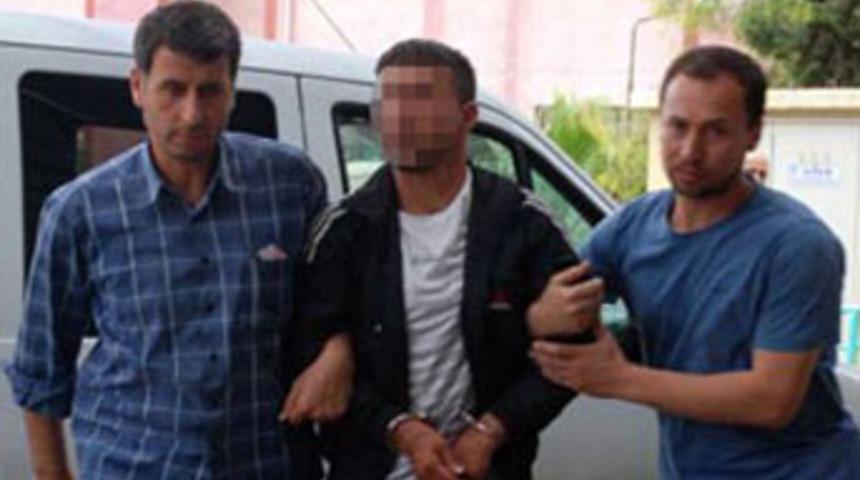 Soymaya girdiği evde kadının yatağına girdi