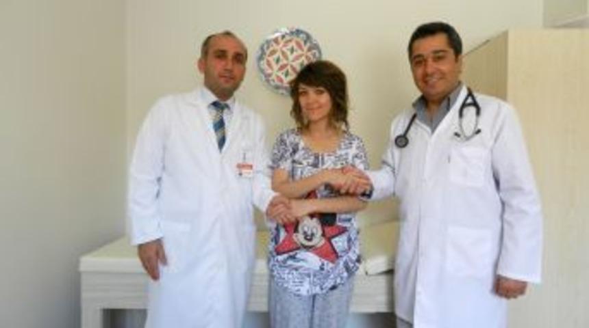 Yıllardır &Ccedil;ektiği Rahatsızlıktan Bir G&uuml;nde Kurtuldu