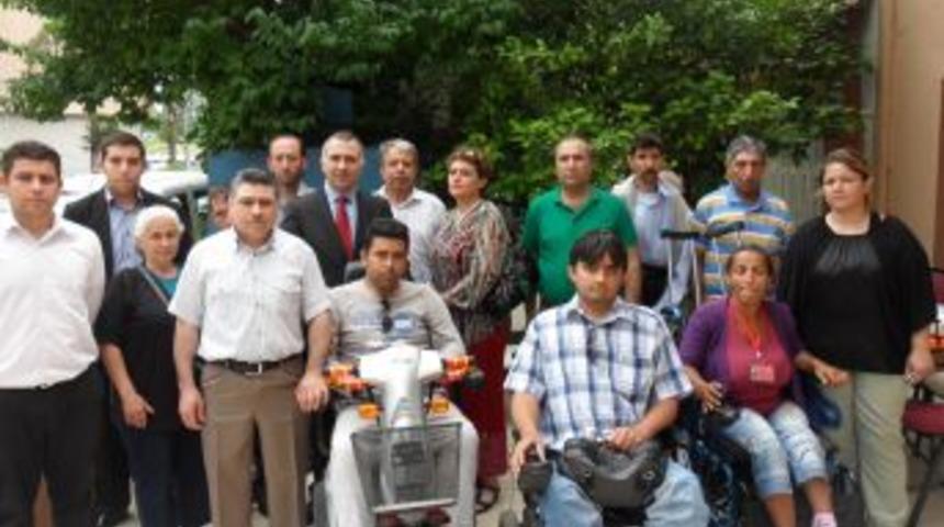 MHP Bayraklı İl&ccedil;e Teşkilatı'ndan Engellilere Ziyaret