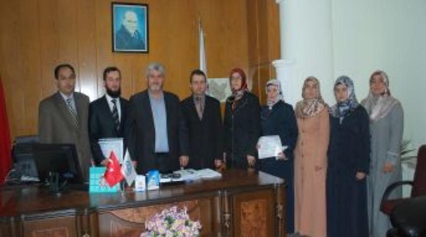 Camiler Haftası'ndaki Yarışmalarda Başarılı Olan Din G&ouml;revsi Ve &Ouml;ğrencilere &Ouml;d&uuml;l